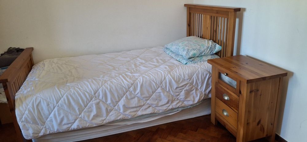 Conjunto Quarto Solteiro (Cama + Mesa Cabeceira + Roupeiro) – Oferta C