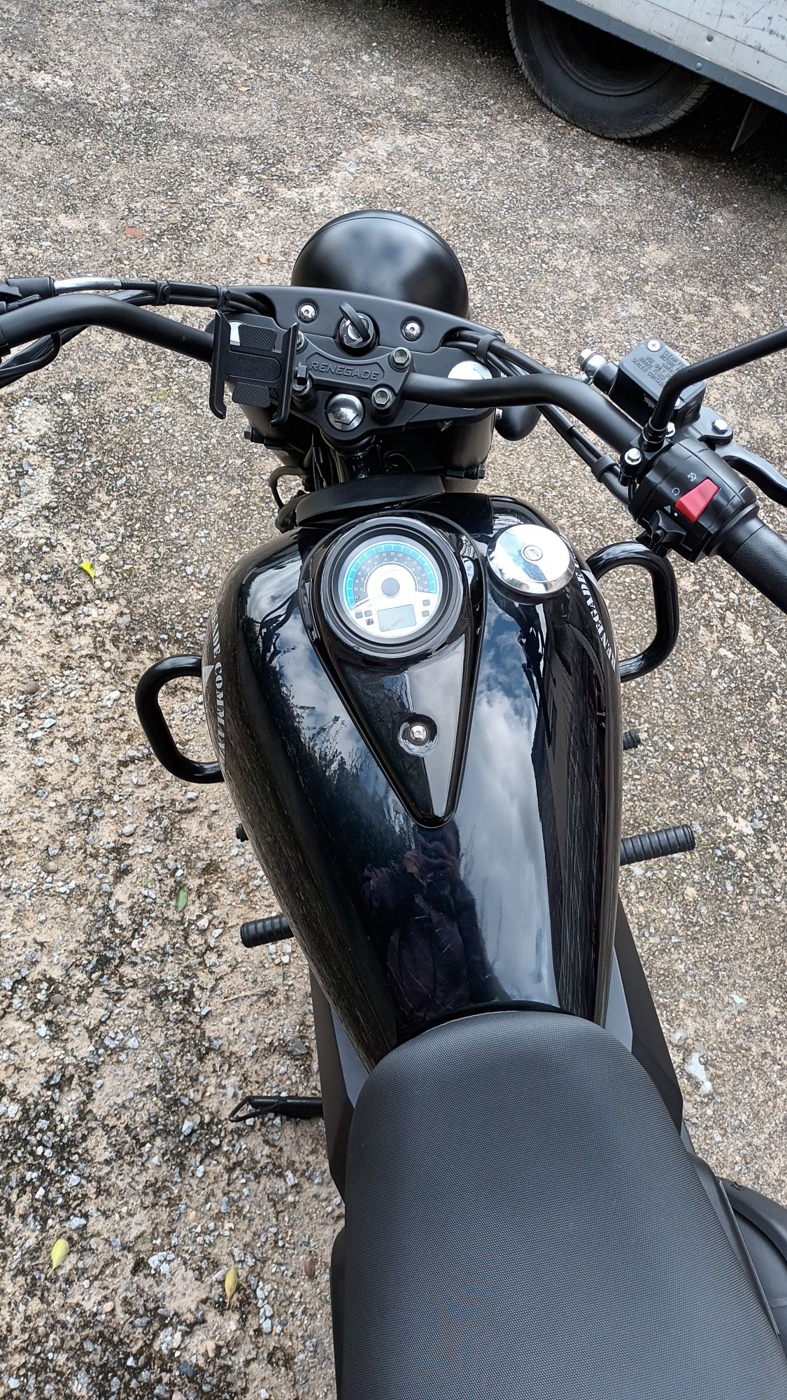 Moto UM commando 125cc