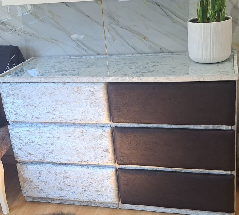 Cómoda Forrada a Veludo e Pele