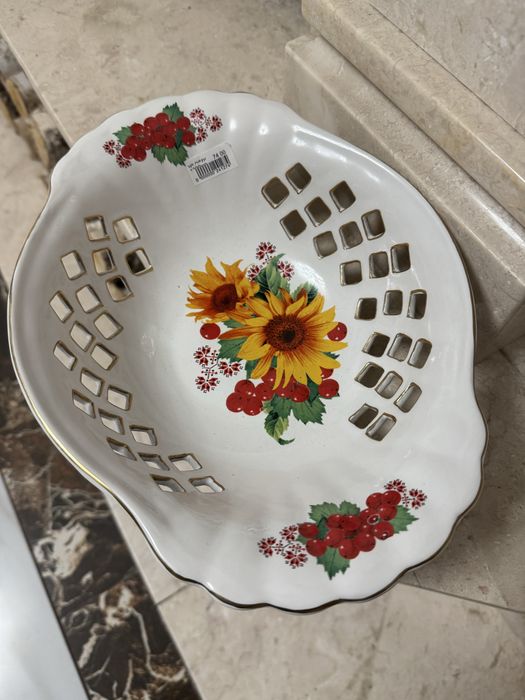 Фруктовниця фарфорова із оздобленням