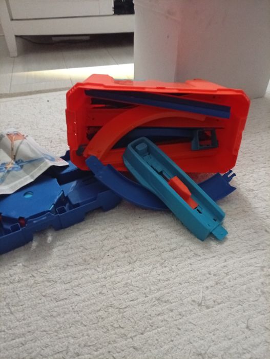 Pista Hot Wheels Track Builder Deluxe Stunt Box.