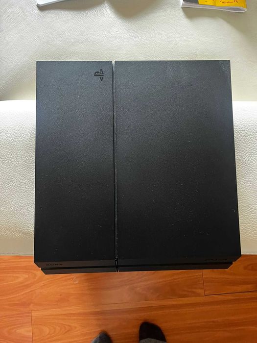 PlayStation 4 500GB Modelo FAT + 1 Comando Original – Tudo a funcionar