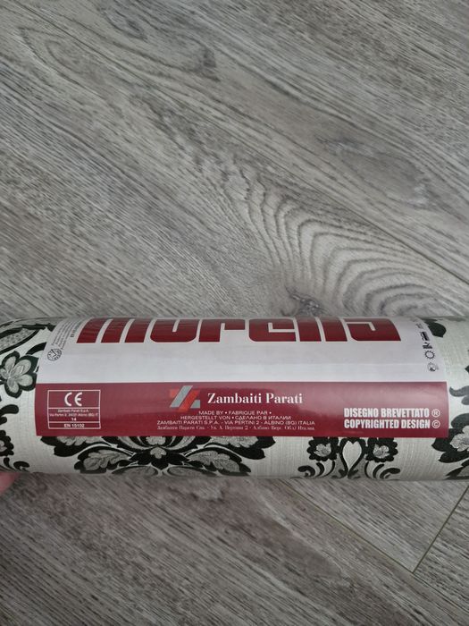 Продам шпалери 2 рулона нові