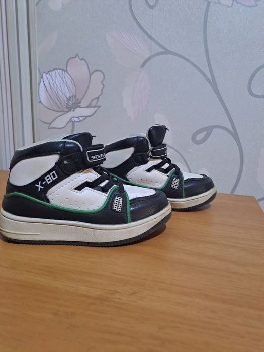 Продам Дитячі кросівки