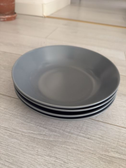 Zastawa stołowa duza