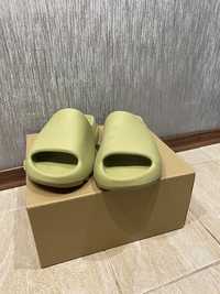 Взуття Yeezy slide