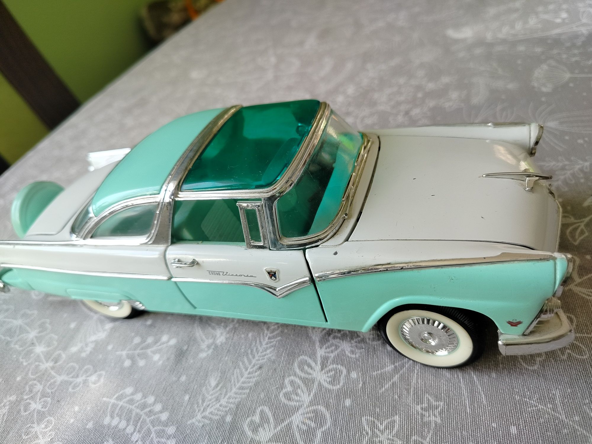 Model starego  auta 1:18