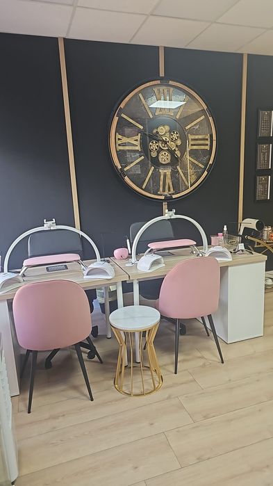 Espaço Meses de manicure e gabinetes