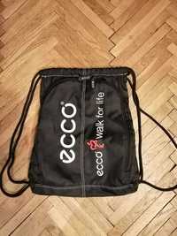 Czarny worek sportowy z dwiema kieszeniami firmy Ecco