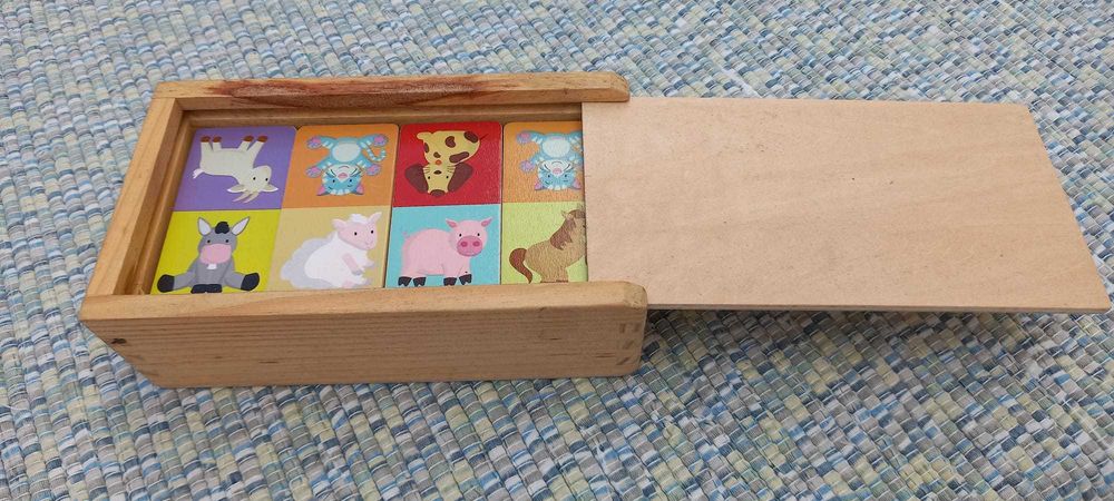 Jogos/dominós de Madeira