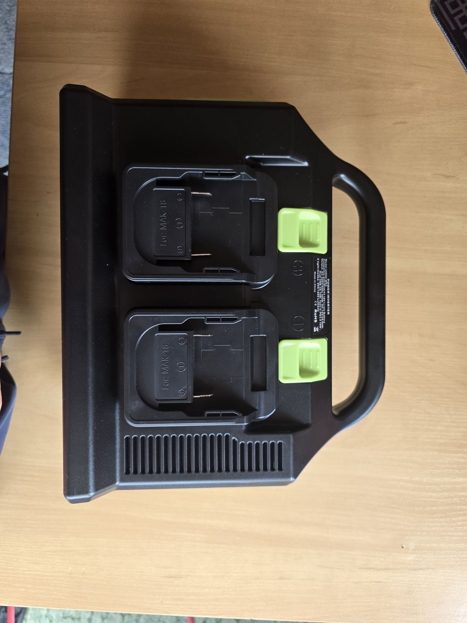 Продам инвертор 18v-220v под аккумуляторы makita 18v