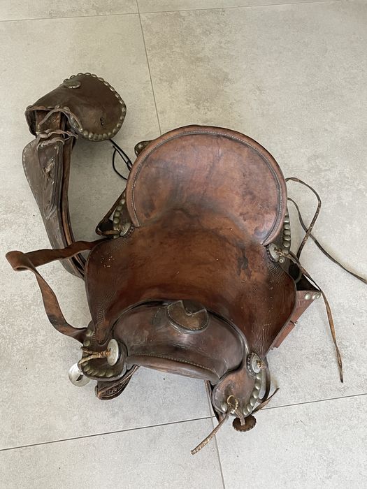 Stare skórzane siodło z USA Yellowstone