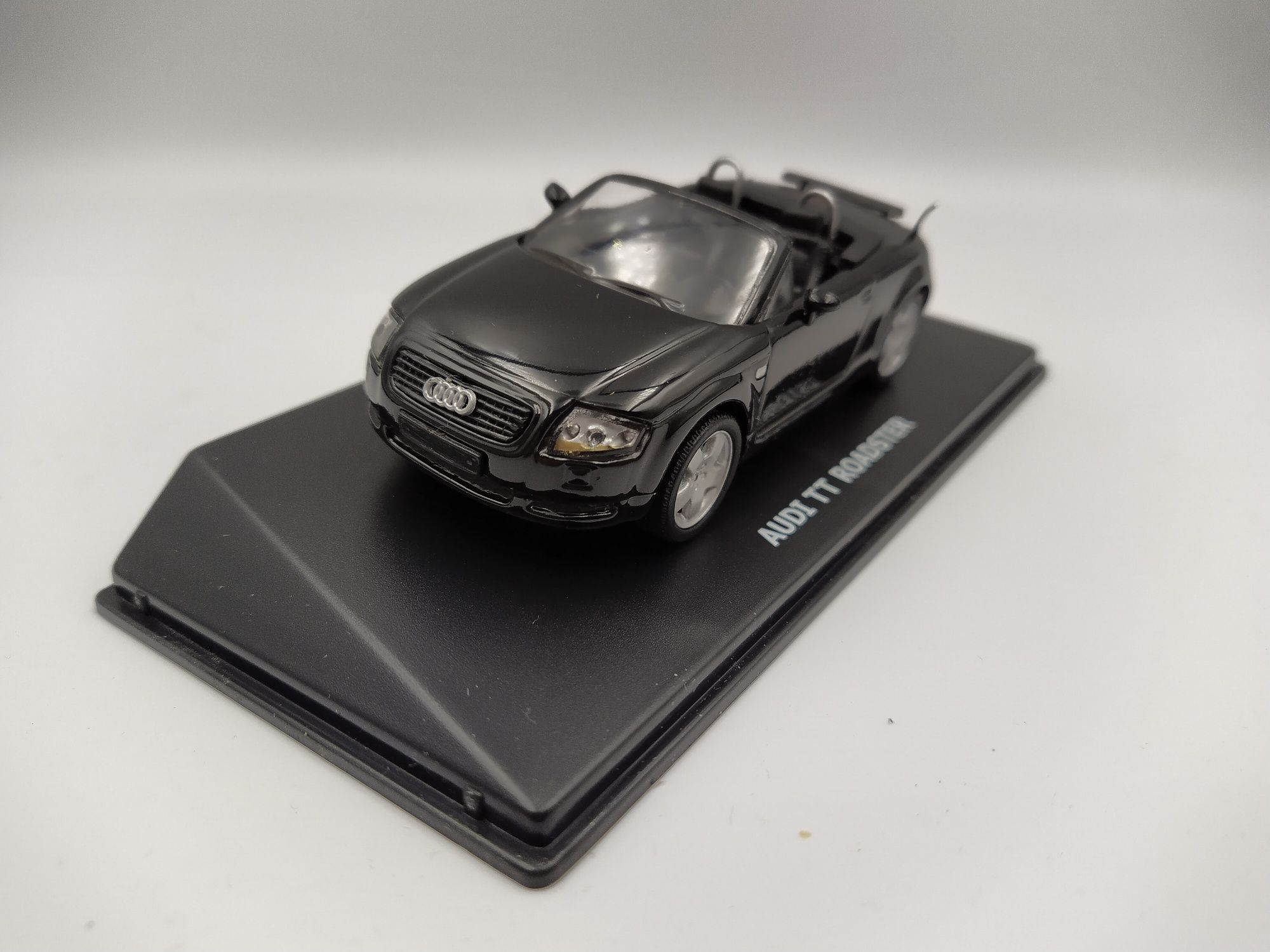 Audi TT cabriolet Skala 1:43