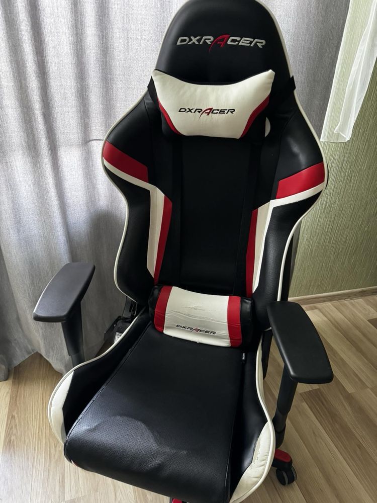 Крісло компютерне Dxracer