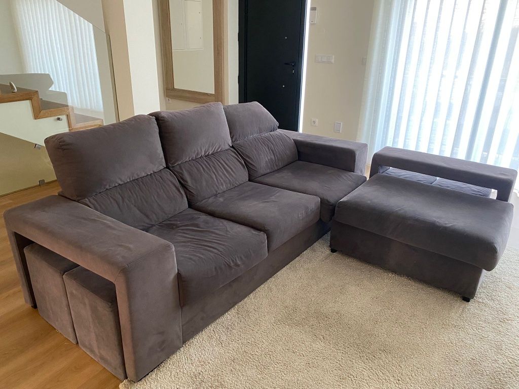 Sofa de veludo cinza