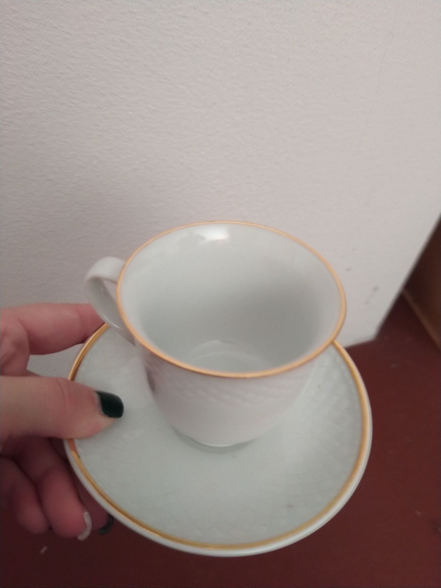 Conjunto de chavenas de café e de chá em porcelana - Royal China