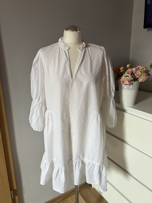 Sukienka biała Zara falbany r. XL jak nowa