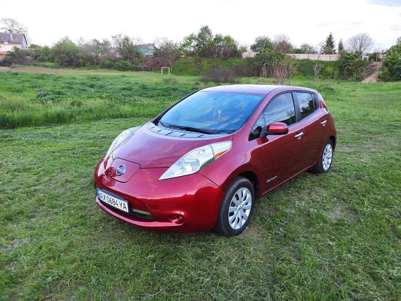 Продам електромобіль Nissan Leaf 24 kW (130 км запас ходу)