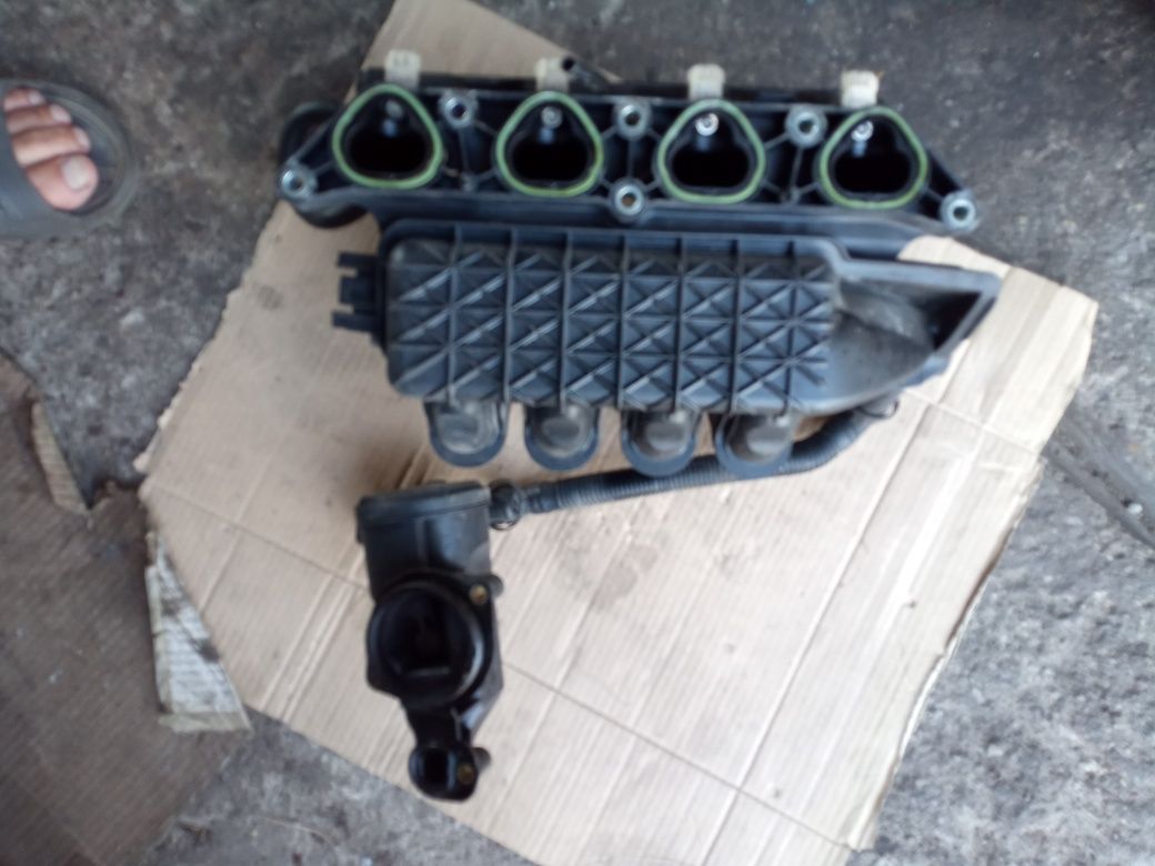 Kolektor ssący VW Golf V 1 4 16