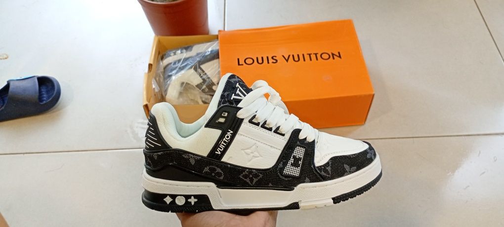 Sapatilha Louis Vuitton