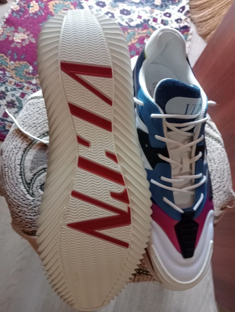 Кросовки Valentino