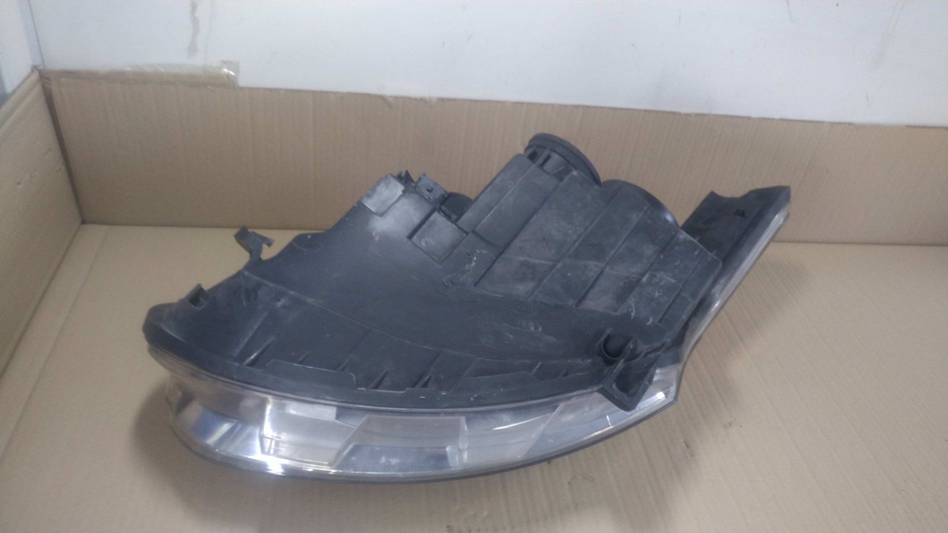 / Citroen C3 Picasso lampa prawa przednia EU