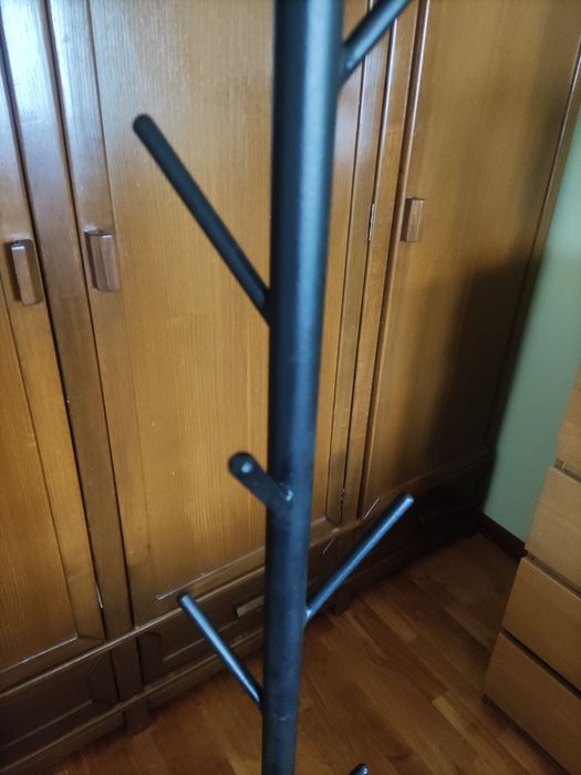 Bengaleiro em ferro preto opaco.