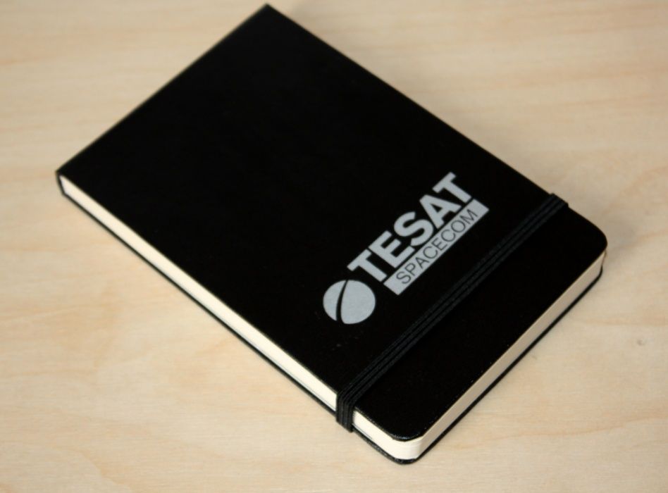 Ручка Pelikan и легендарный черный блокнот Moleskine - лучший подарок!