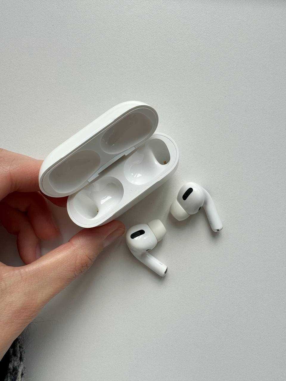 Навушники AirPods Pro 1 generation (тільки лівий навушник робочий)