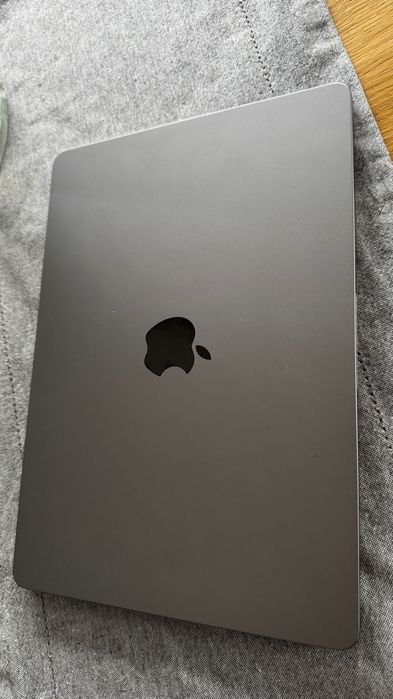 MacBook M2 16GB 256