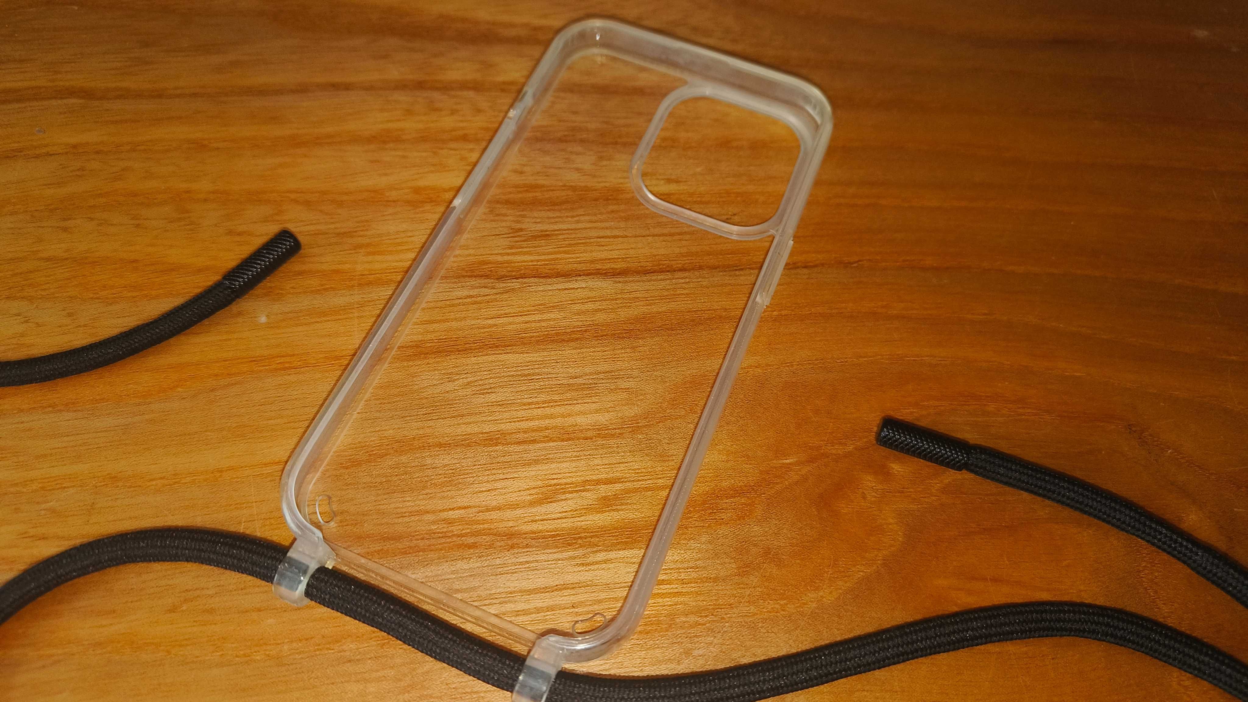 Etui z sznurkiem do Apple iPhone 13 Pro jak nowe