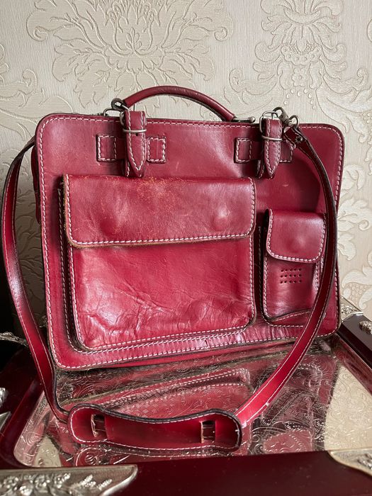 Жіноча шкіряна сумка-портфель.