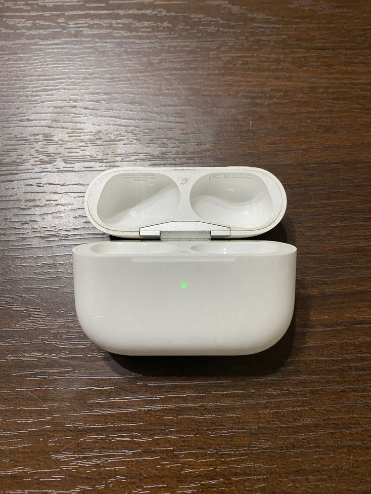 Apple Airpods Pro Case без навушників оригінал