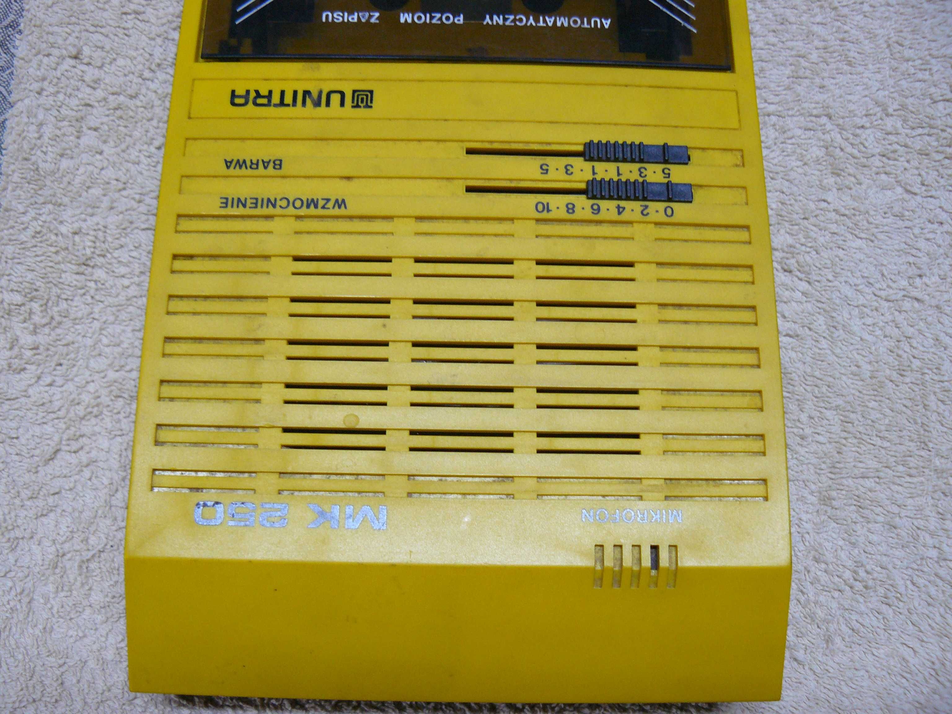 Magnetofon Unitra MK 250 z przewodem i kasetą z PRL-u
