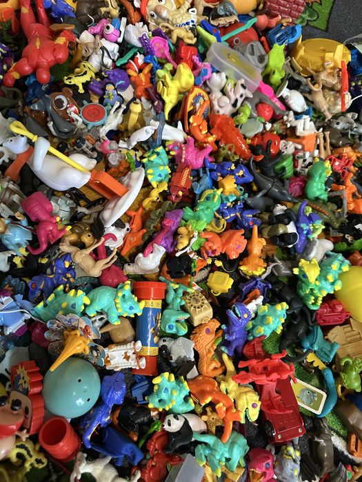 Zabawki z Kinder Niespodzianki i inne male zabaweczki mega zestaw