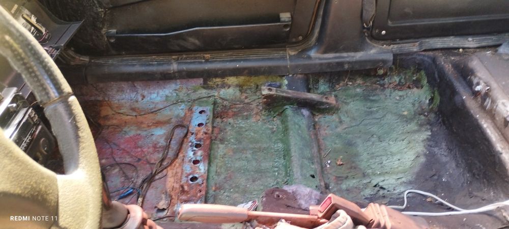 Продам   ваз 2109  по запчастинам поки що есть все