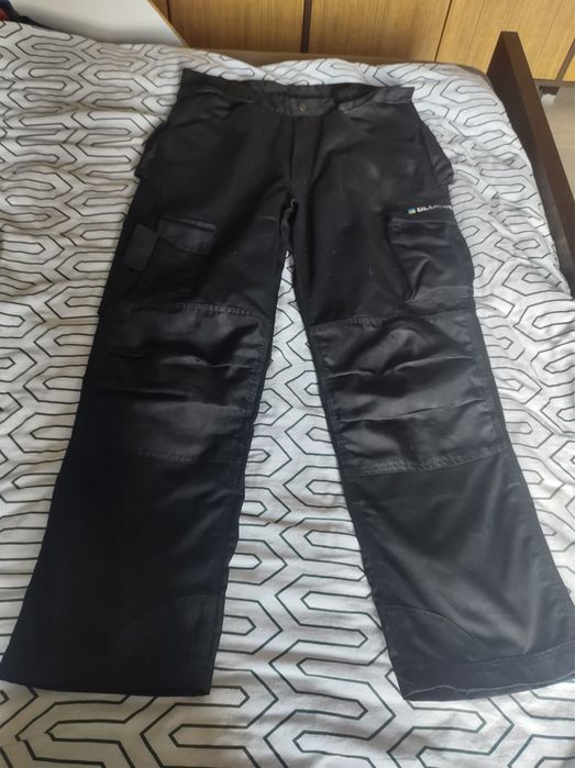 Profesjonalne spodnie robocze z wkładkami na kolana firmy BLUEWEAR