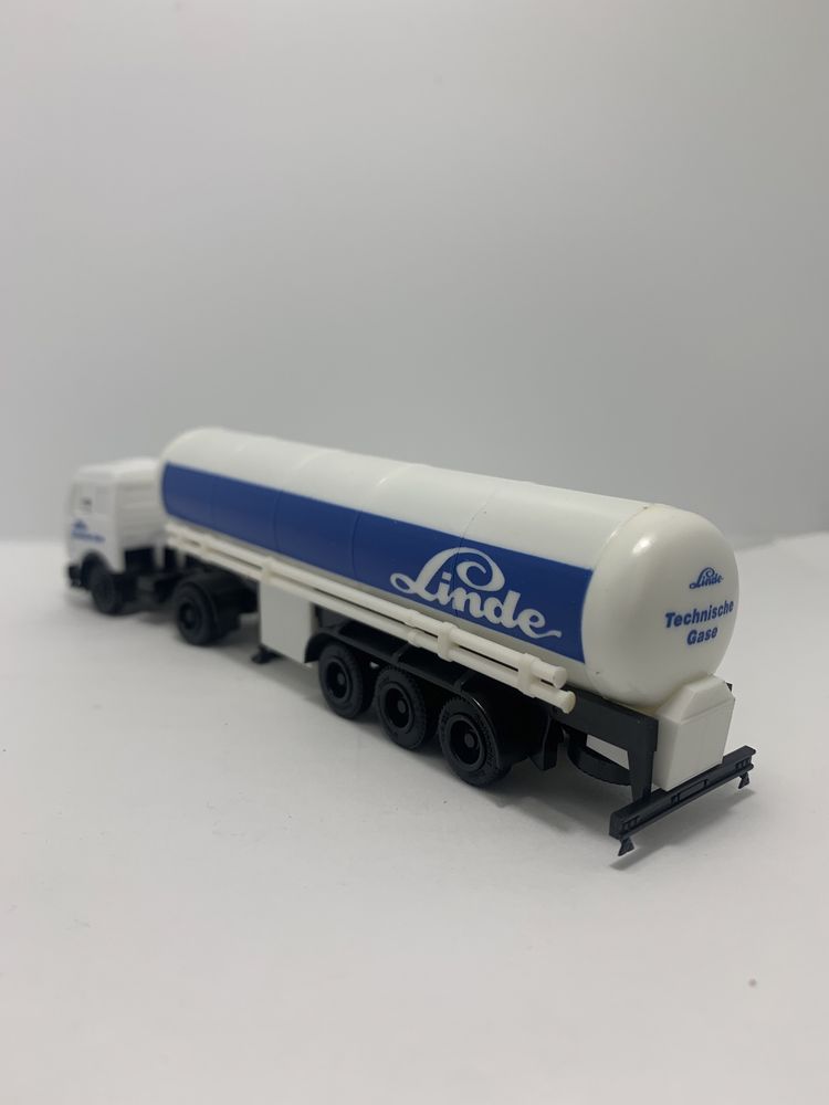 Mercedes com reboque Linde da Herpa H0 1/87