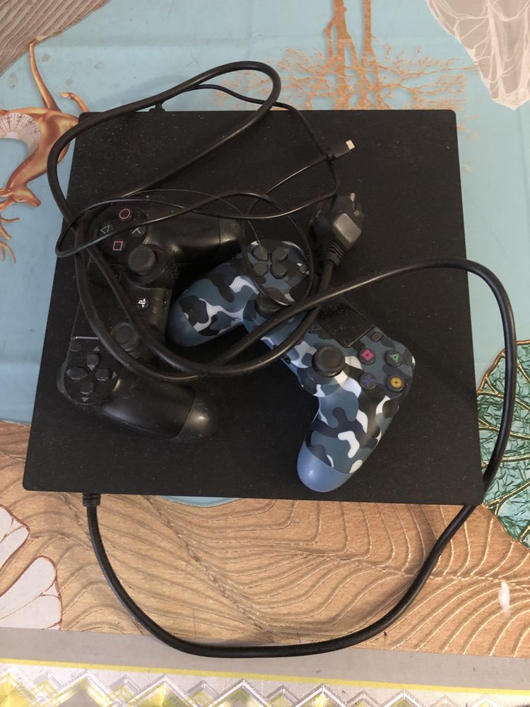 Продам Ps4 Pro. Все работает.