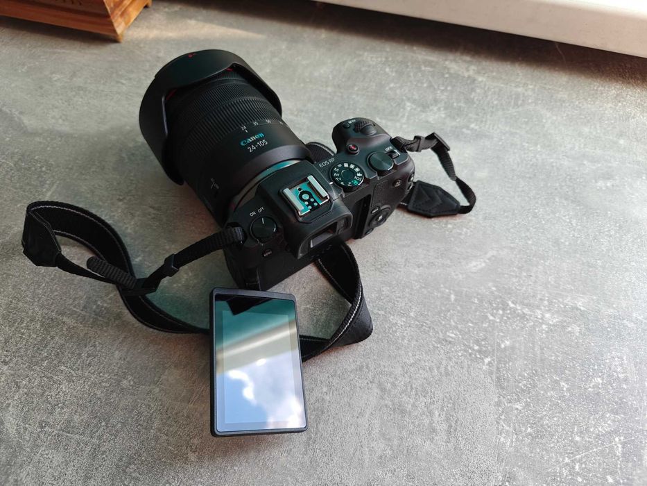 Canon EOS RP + RF 24-105mm f/4 L IS USM + EF+EOS R Mount Kit