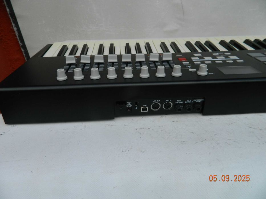 AKAI MPK 61 klawiatura sterująca