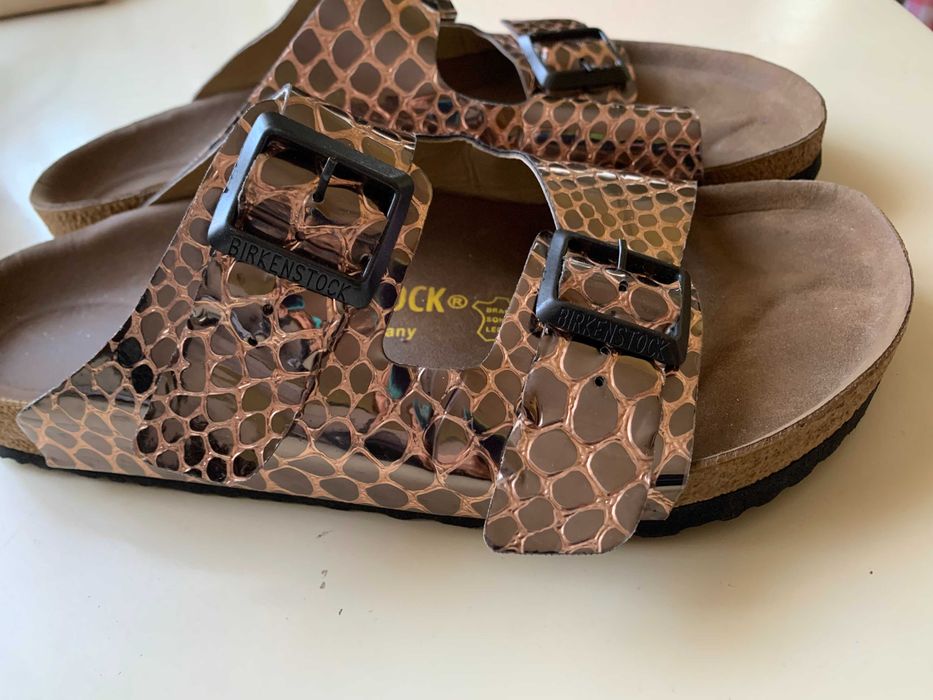 Шльопанці від відомого німецького бренду Birkenstock