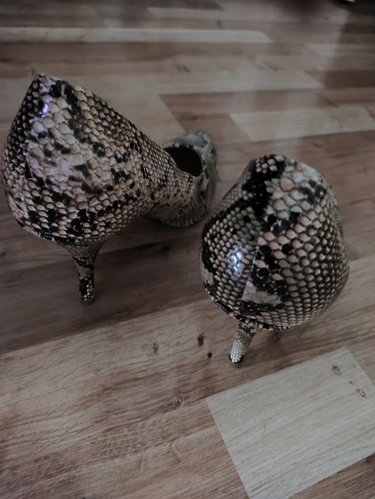 Nowe buty szpilki r.41
