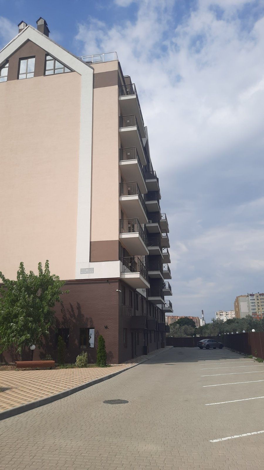 Продаётся 2 х комнатная и