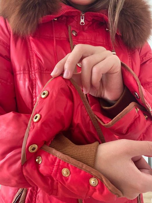 Kurtka zimowa puchowa z paskiem i kapturem