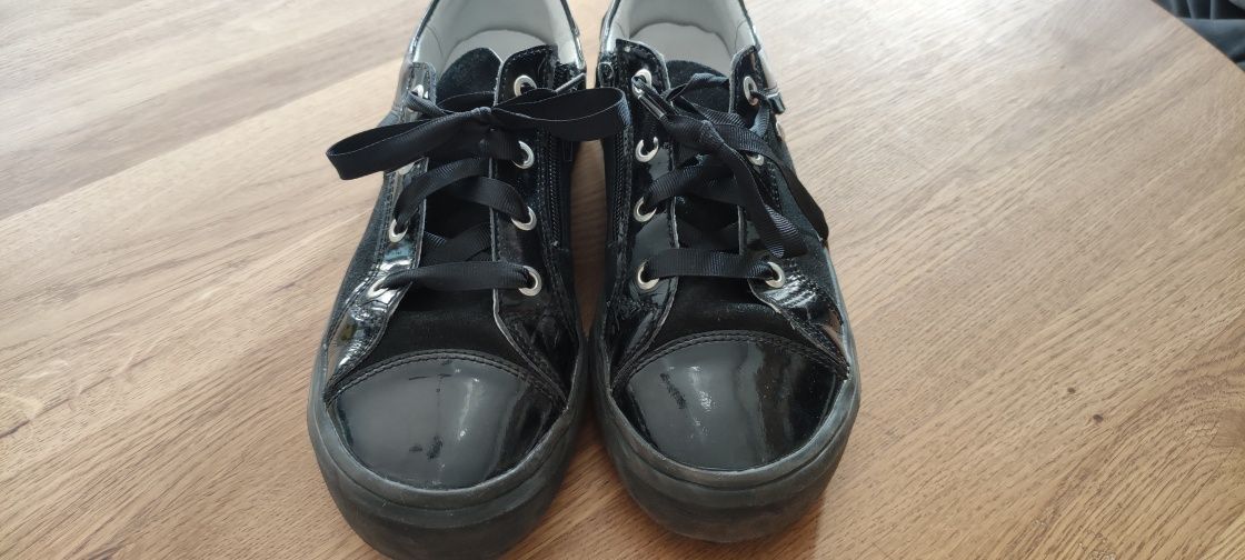 Buty Bartek czarne skórzane 37 38 zakończenie roku