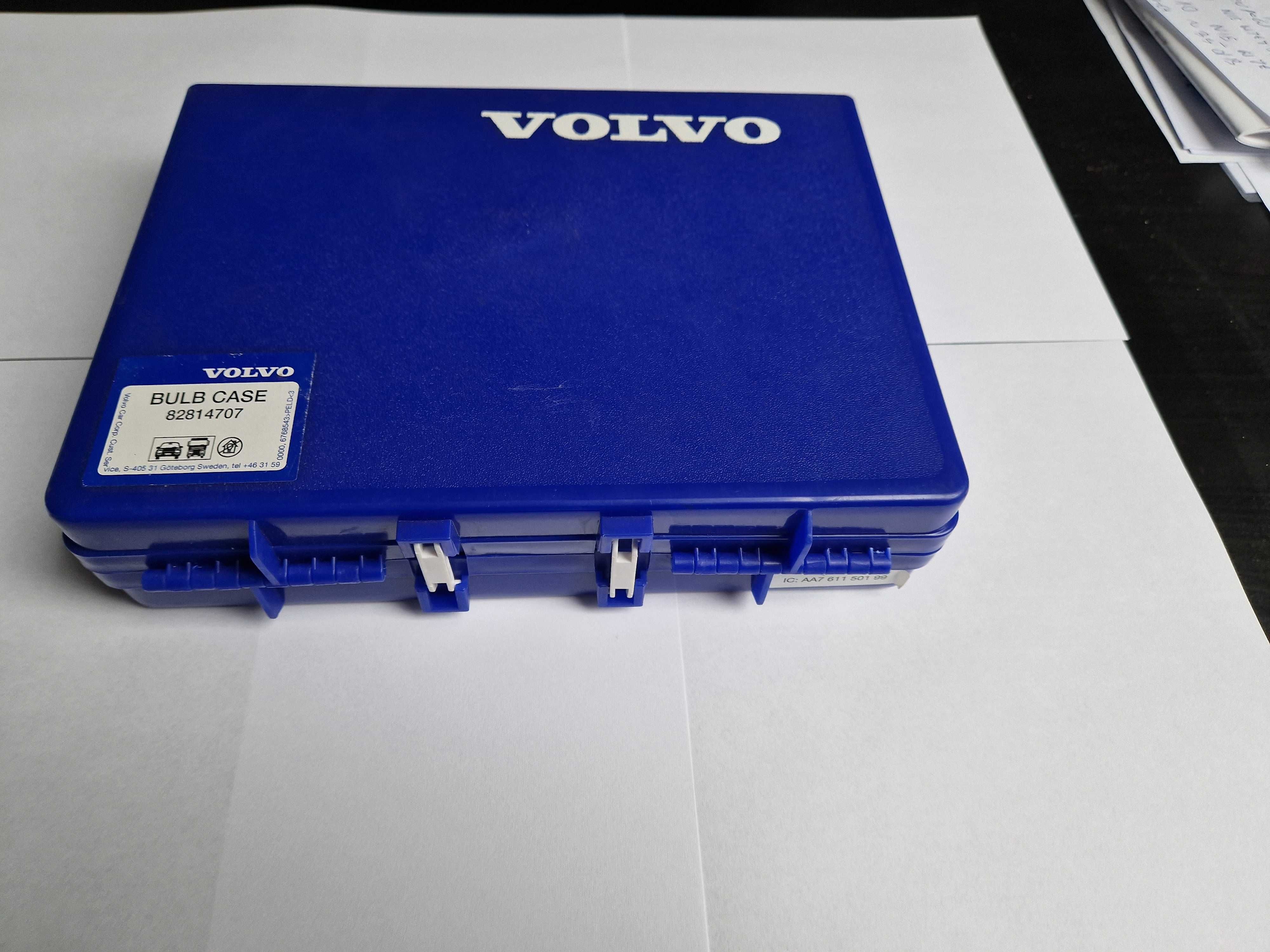 Komplet żarówek i bezpieczników 24V w oryginalnej walizce Volvo Trucks