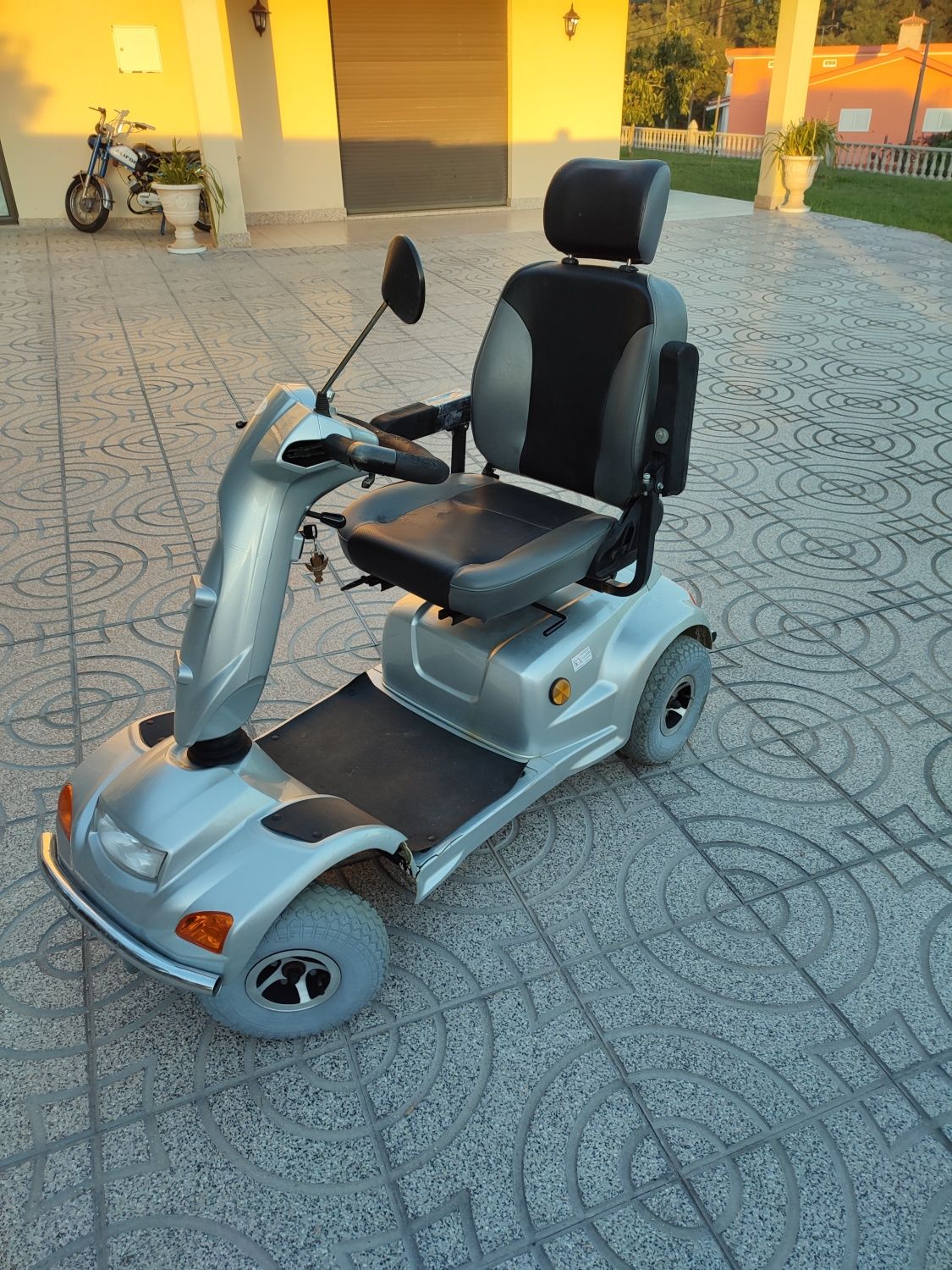 Cadeira de rodas scooter elétrica