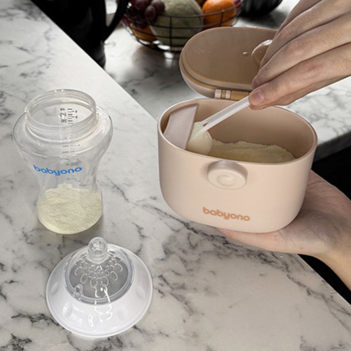 Pojemnik na mleko modyfikowane w proszku 240 ml Babyono różowy Gostyń