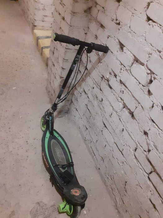 Hulajnoga elektryczna dla dzieci - RAZOR Power Core E90